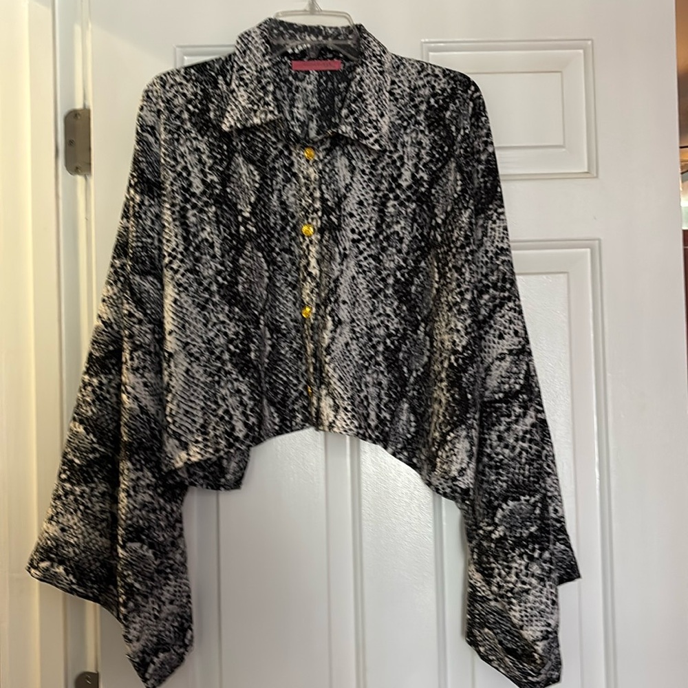 Signature8 black & white cropped top, button down, size M/L, never worn